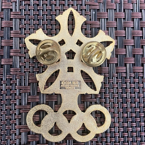 1988 Calgary Olympic Oversized Cut Out Pin - Picture 3 of 4